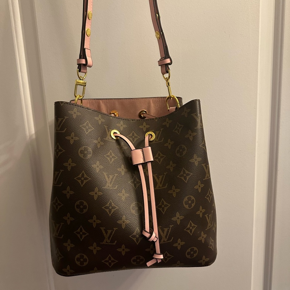 Elegant Louis Vuitton Brown and Pink Shoulder Bag